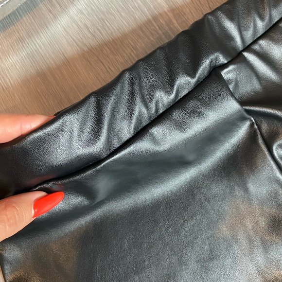 Faux leather leggings - Picture 5 of 7
